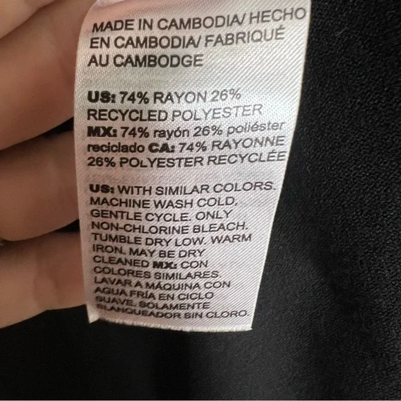 CHICO’S V-Neck Basic Pullover Light Sweater Ella Spun Rayon Sz 1 US Medium Black - Picture 9 of 10